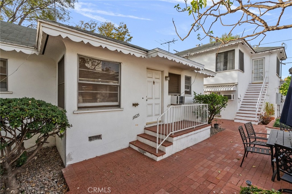 11613 -27 Moorpark Street 11625