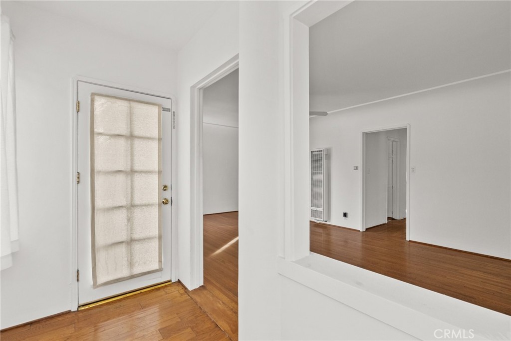 11613 -27 Moorpark Street 11627