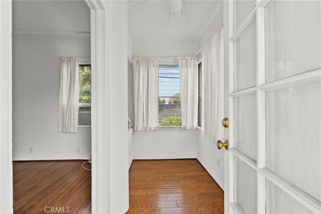 11613 -27 Moorpark Street 11627