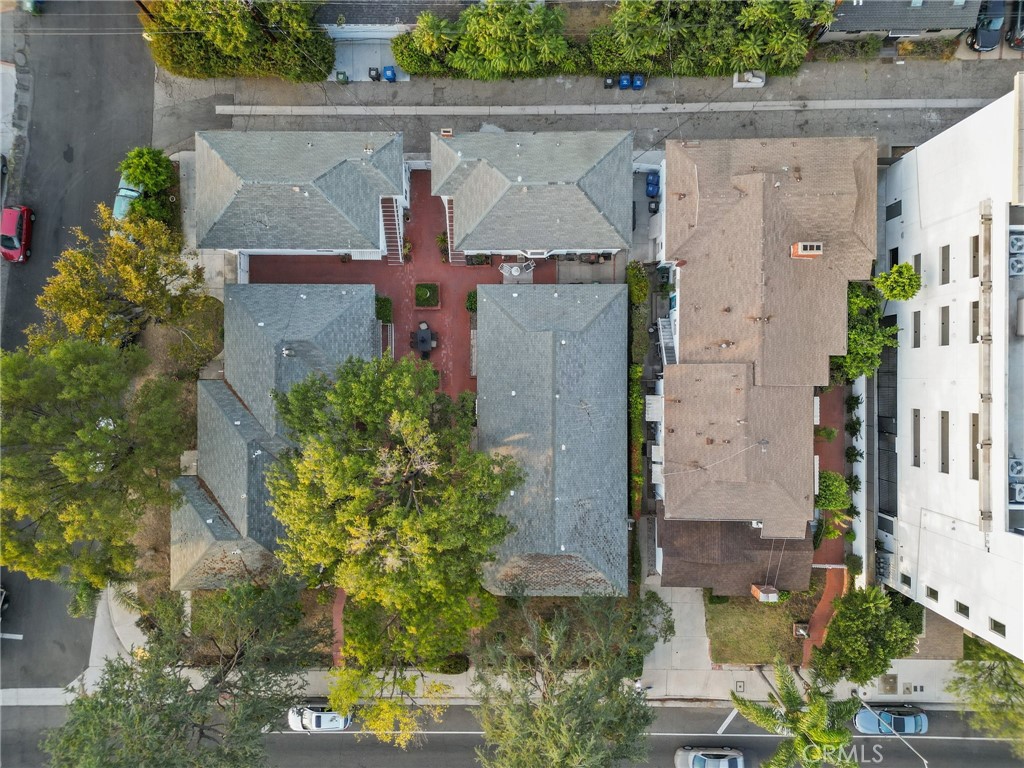 11613 -27 Moorpark Street 11627