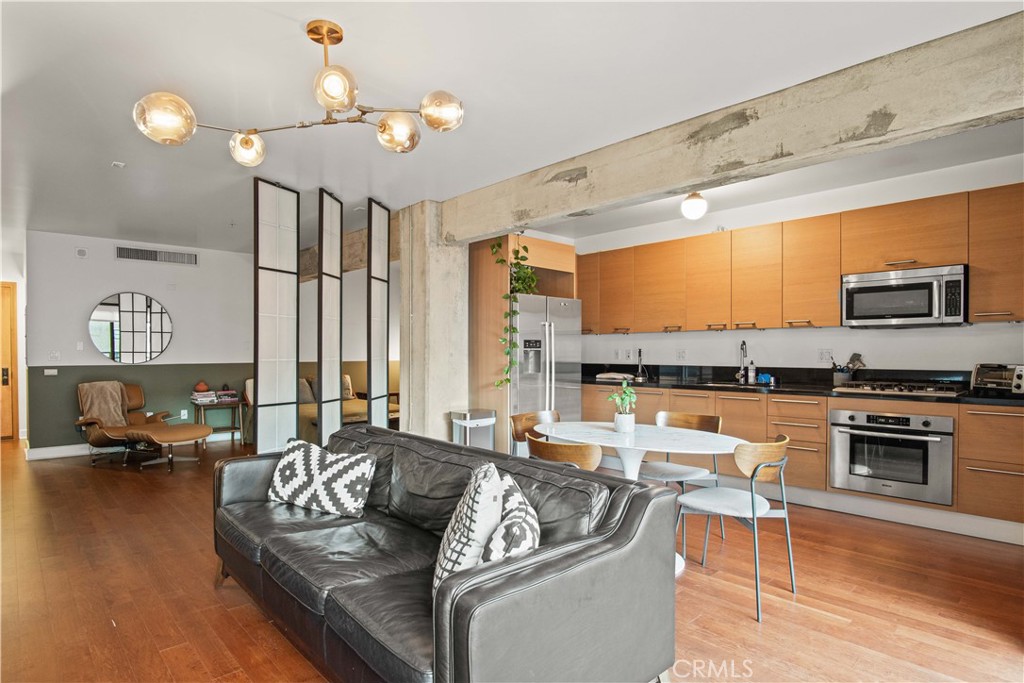 416 S Spring Street 607