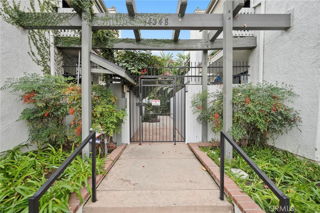 14348 Riverside Drive 10