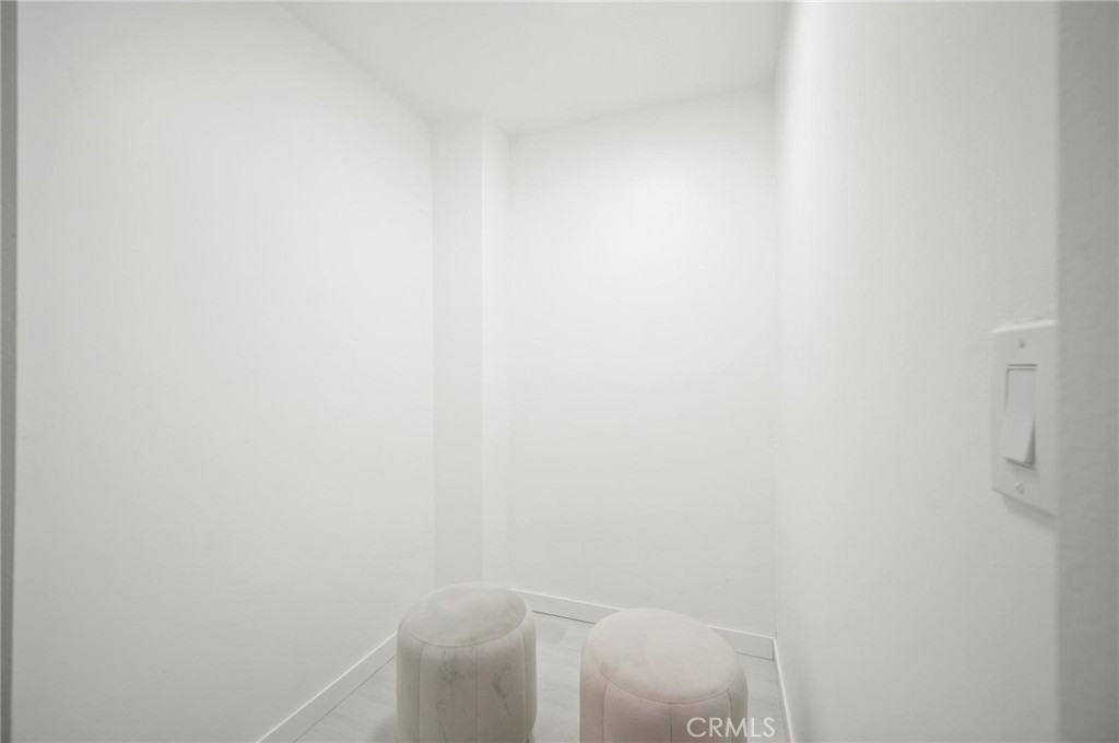 14348 Riverside Drive 10