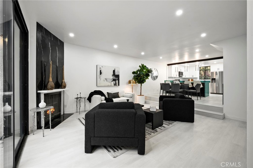 14348 Riverside Drive 10