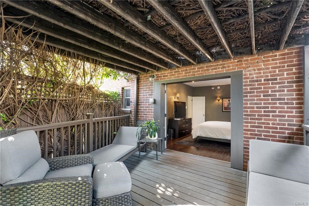 826 S Sycamore Avenue