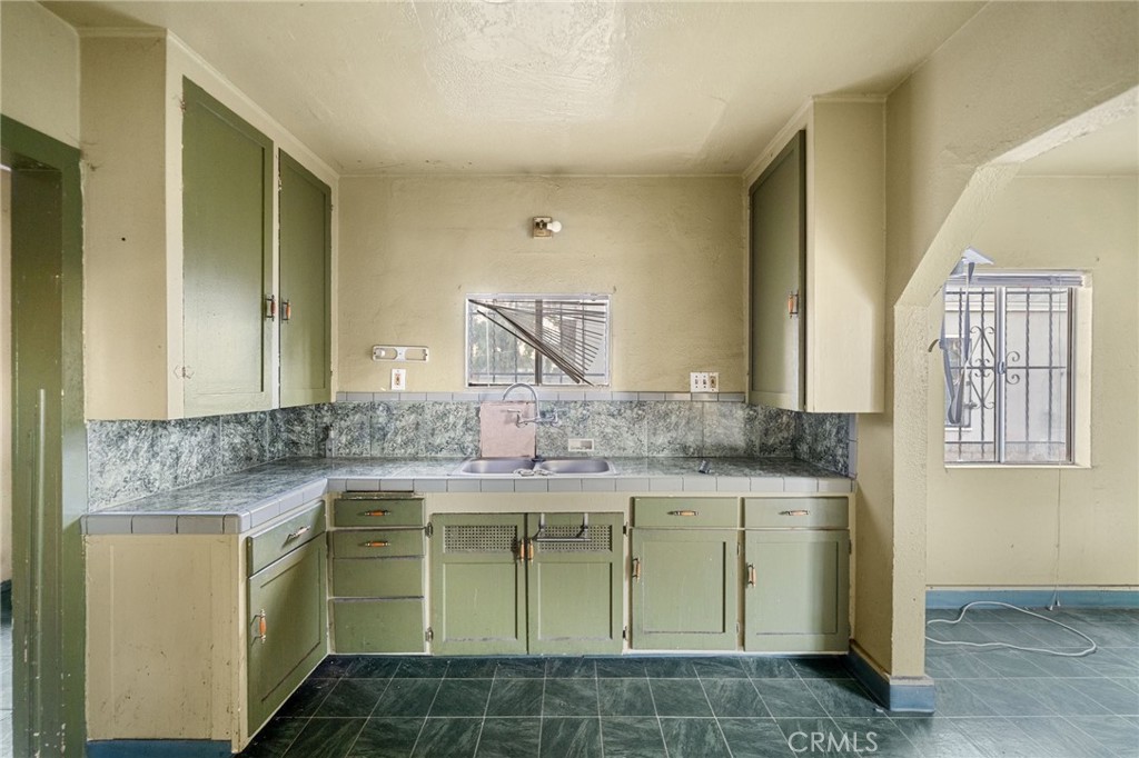948 E 116th Street