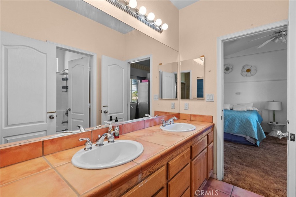 2025 W Avenue O12