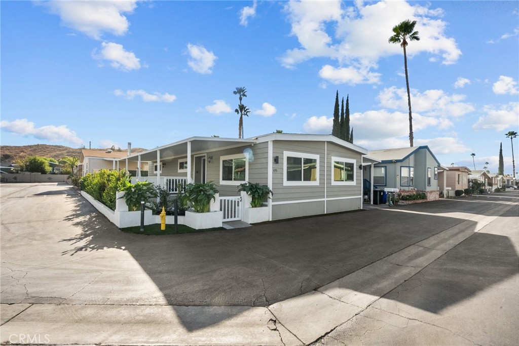 20401 Soledad Canyon Rd 690