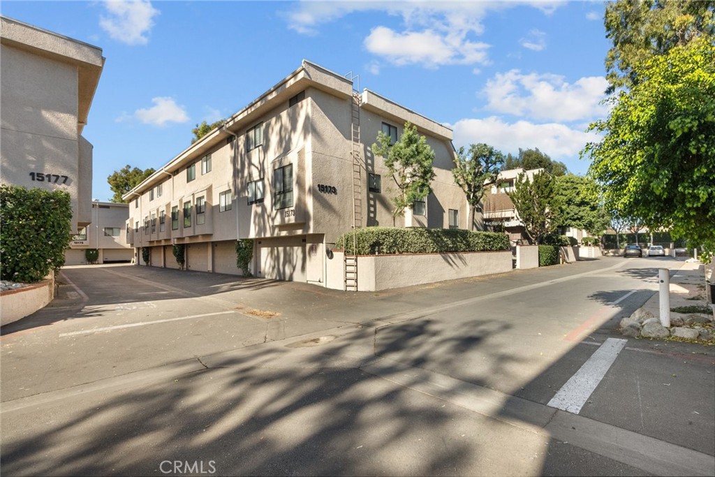 15173 Magnolia Boulevard D