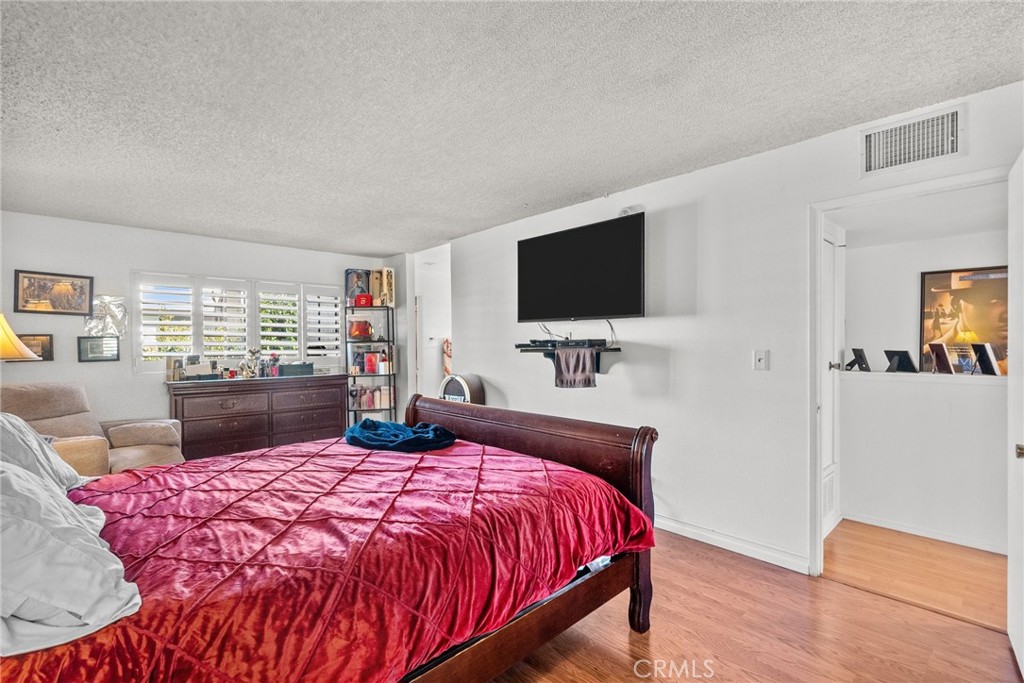 15173 Magnolia Boulevard D