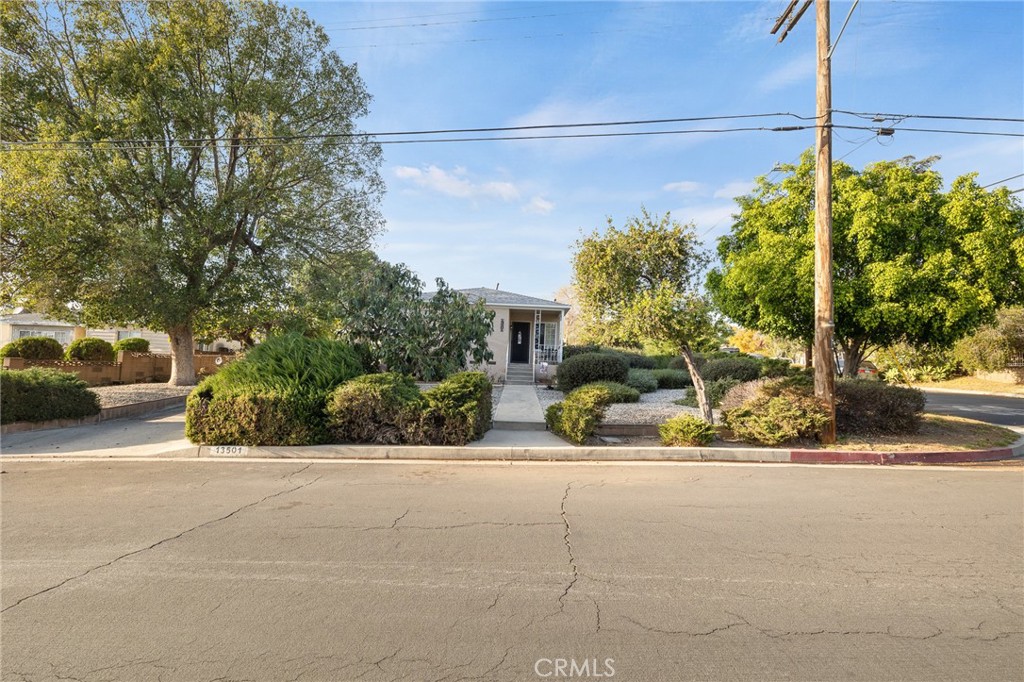 13501 Fernmont Street
