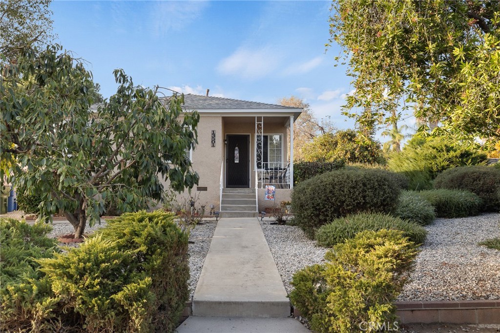 13501 Fernmont Street