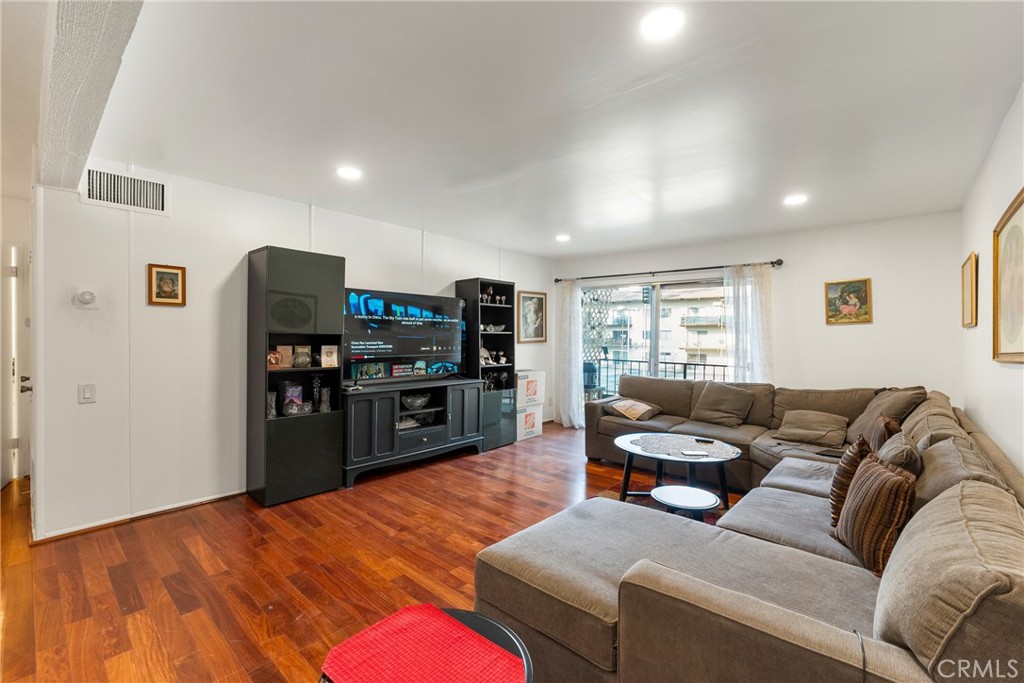 5460 White Oak Avenue E209
