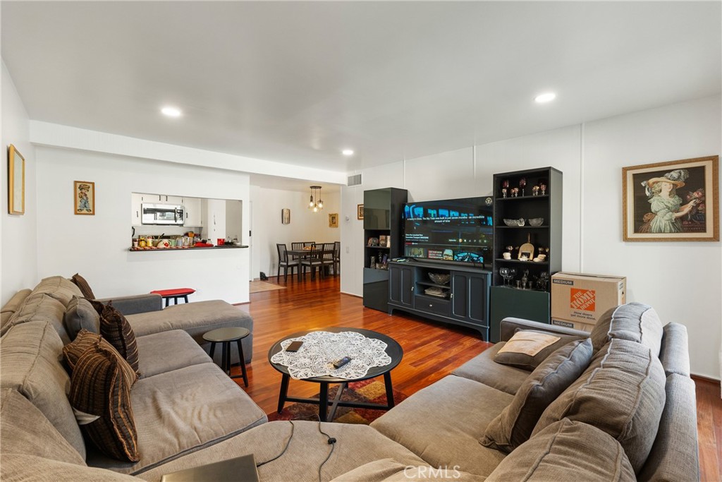5460 White Oak Avenue E209