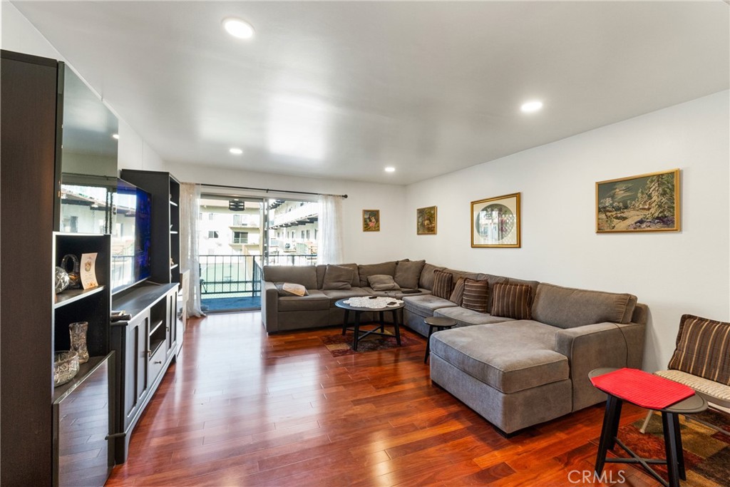5460 White Oak Avenue E209