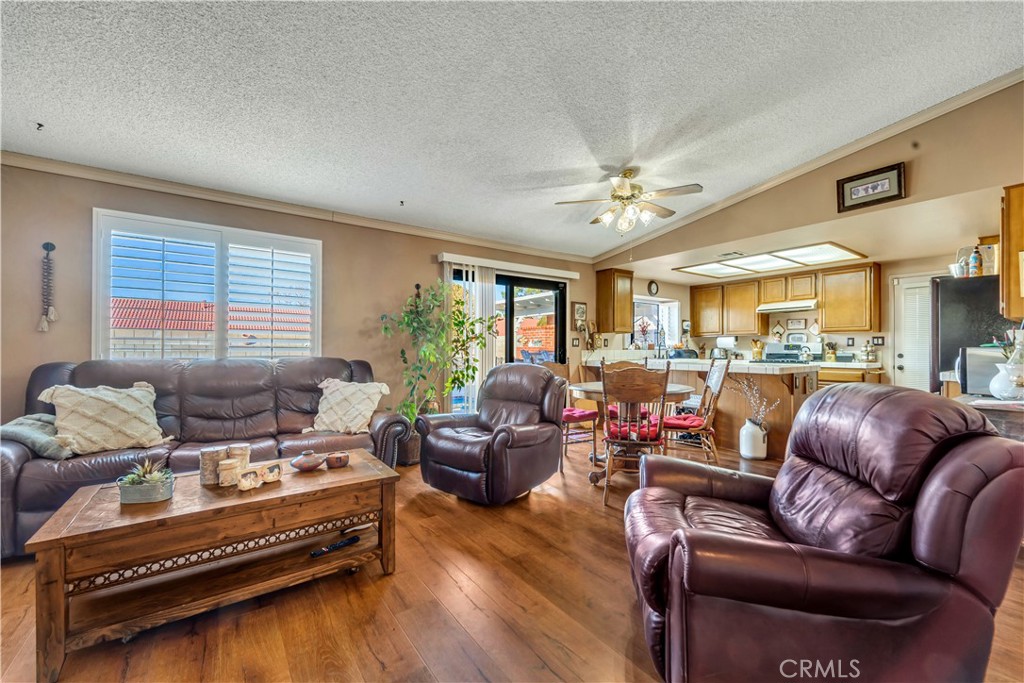 1037 E Avenue K6