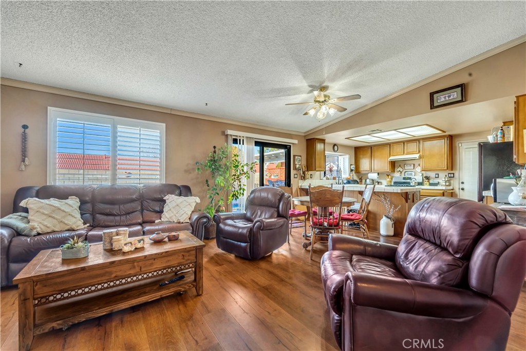 1037 E Avenue K6