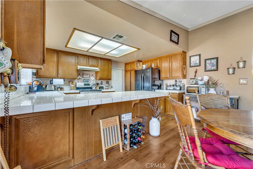 1037 E Avenue K6