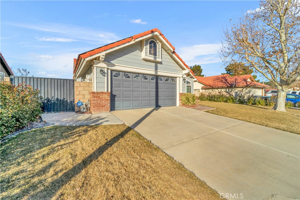 1037 E Avenue K6