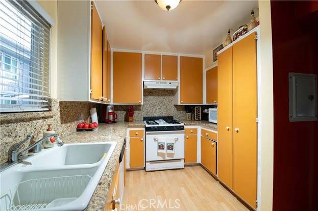 5447 Zelzah Ave Unit #116