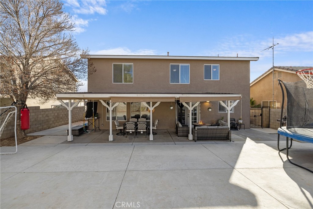 1553 W Holguin
