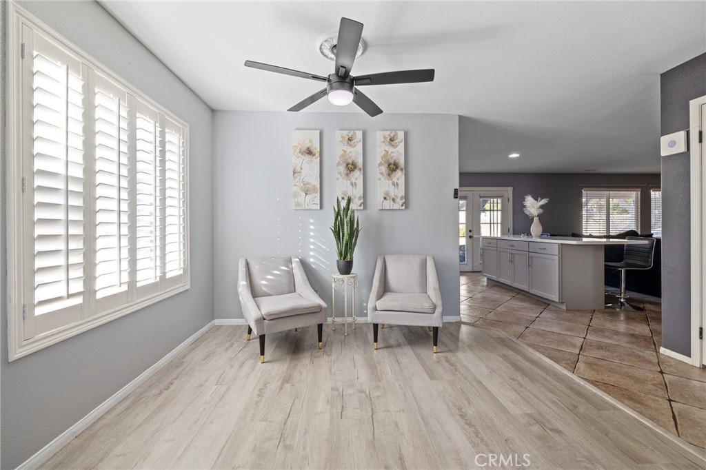 1553 W Holguin