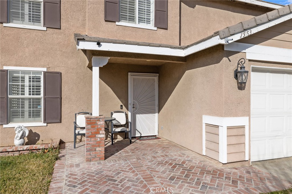 1553 W Holguin
