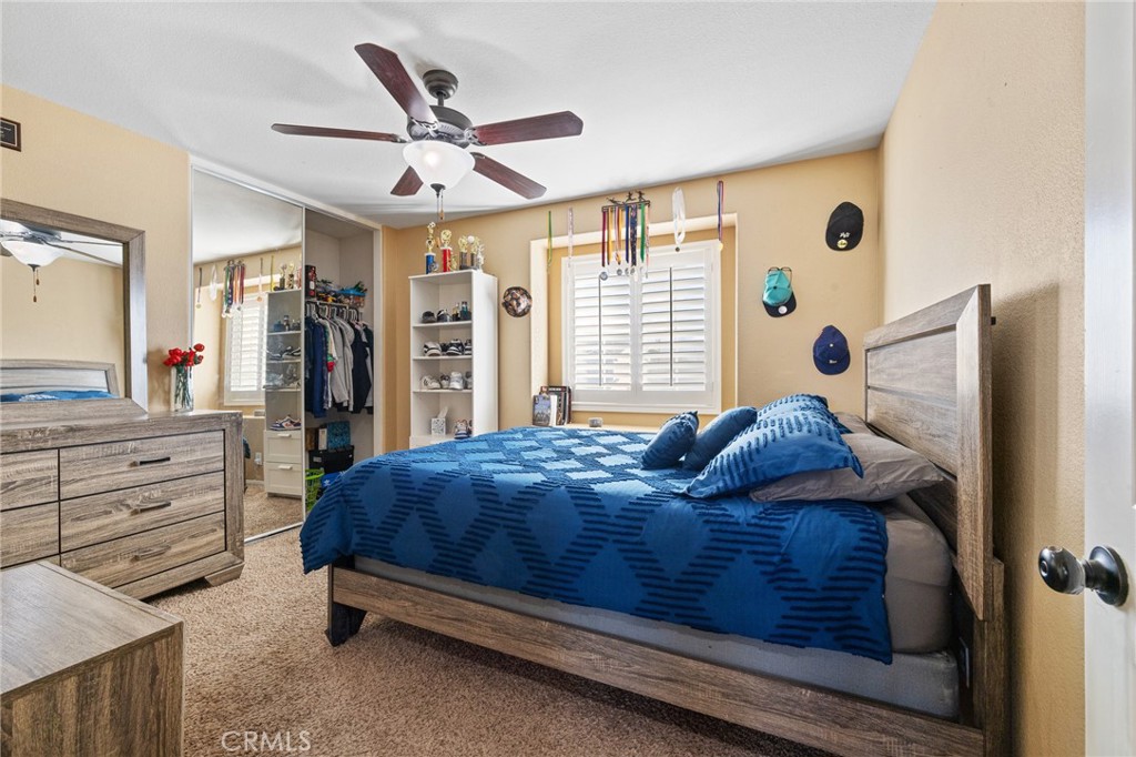 1553 W Holguin