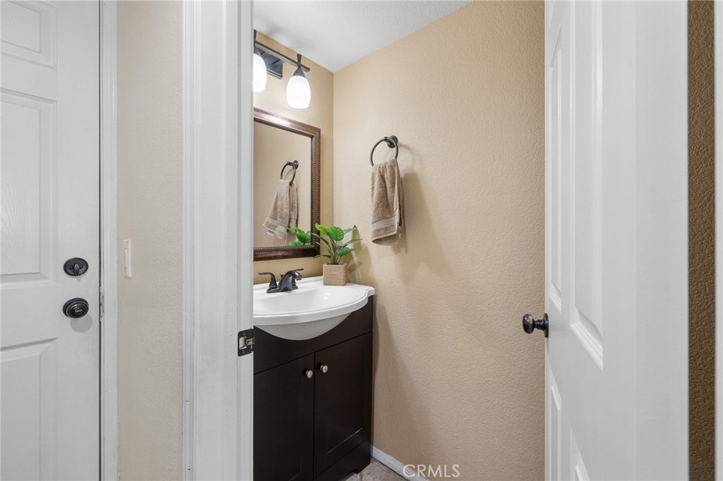 1553 W Holguin