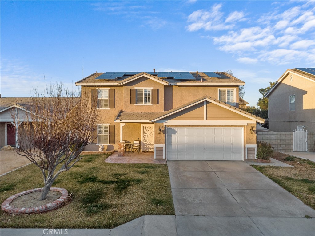 1553 W Holguin