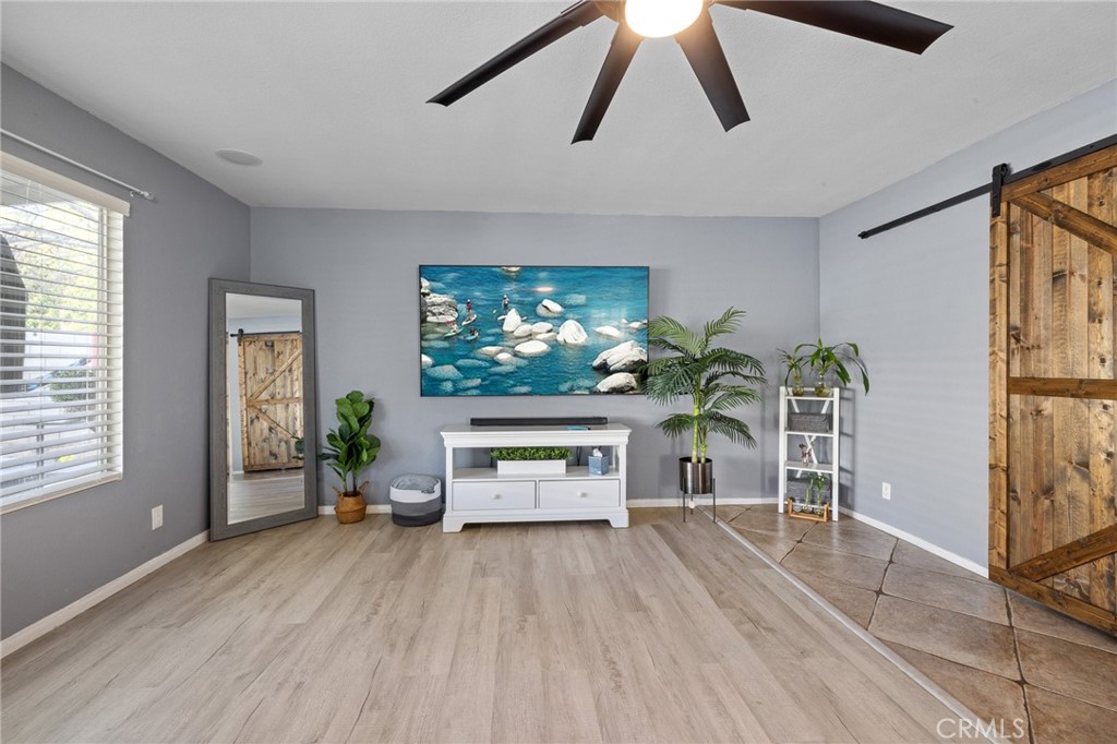 1553 W Holguin