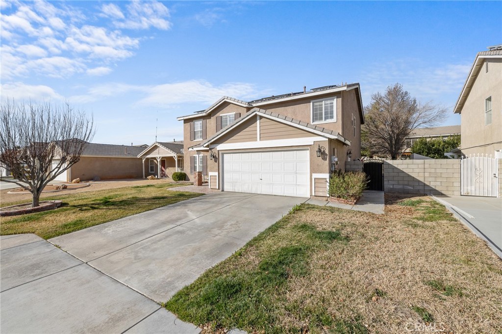 1553 W Holguin