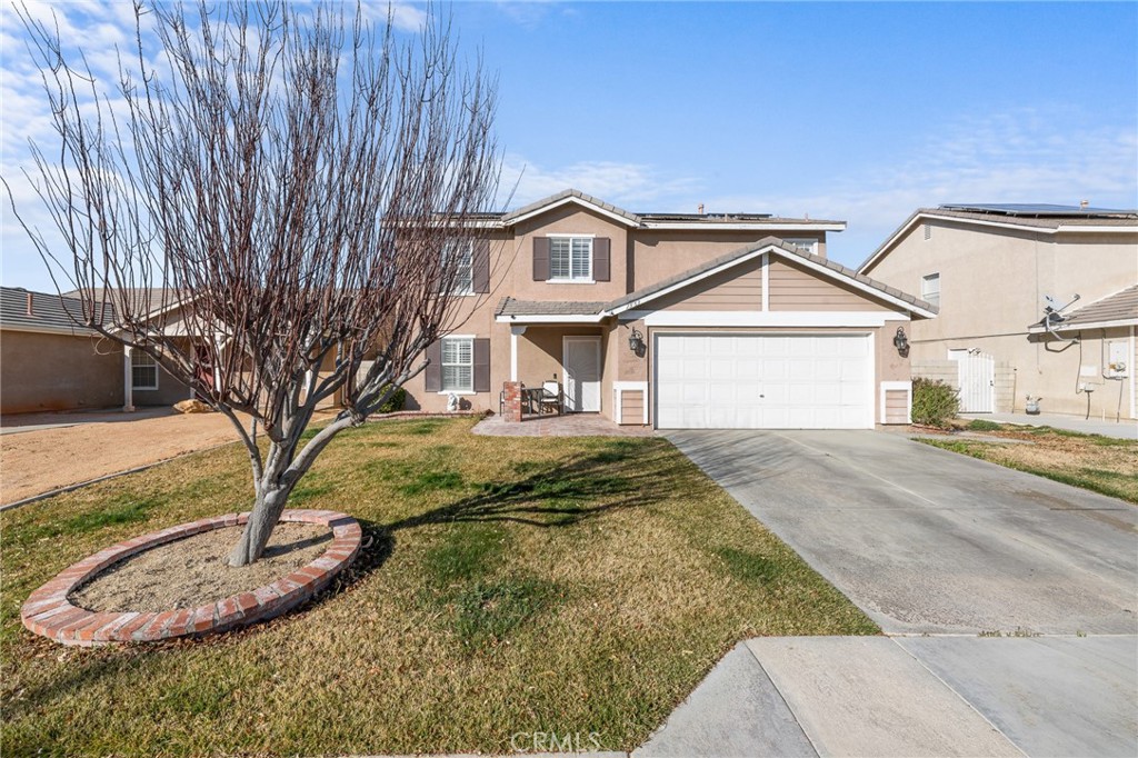 1553 W Holguin