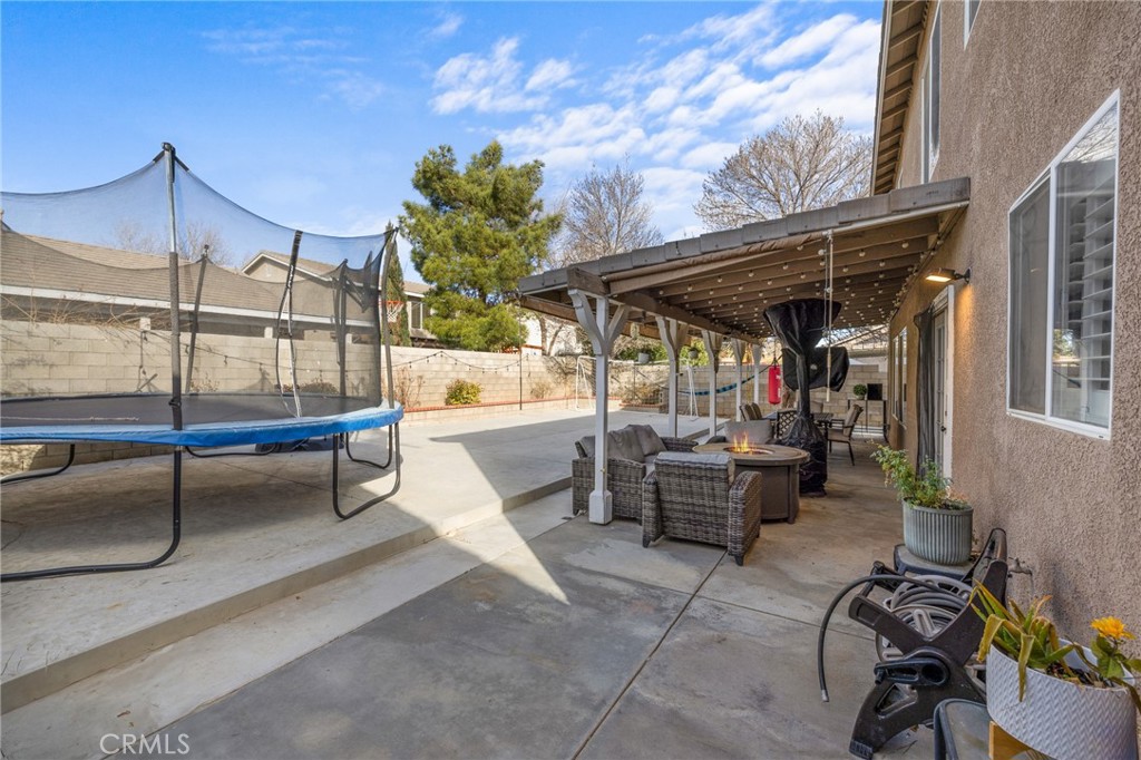 1553 W Holguin