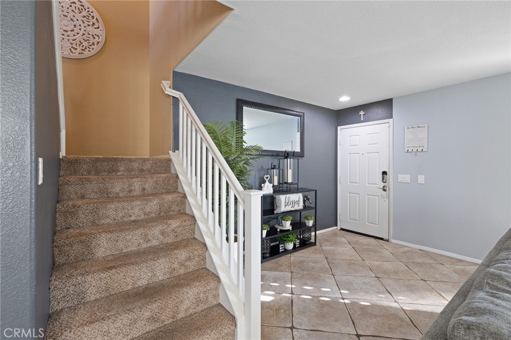 1553 W Holguin