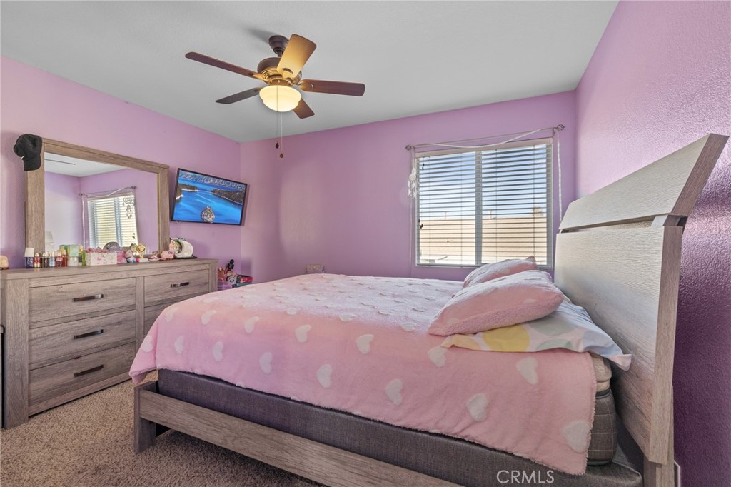 1553 W Holguin