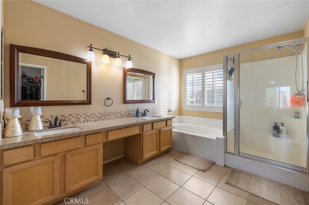 1553 W Holguin