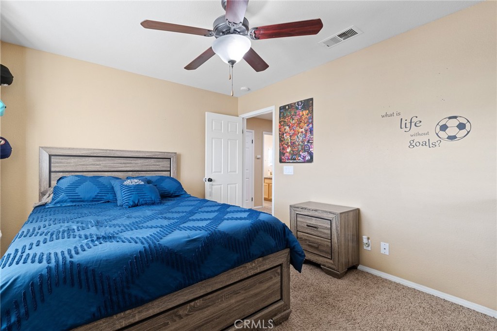 1553 W Holguin