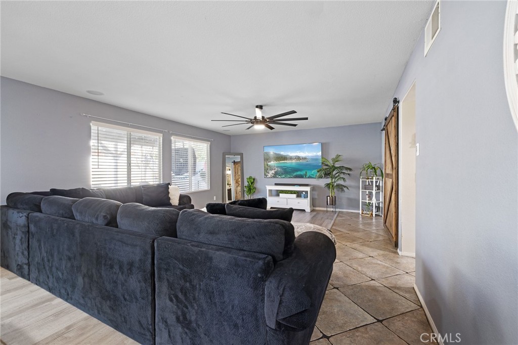 1553 W Holguin