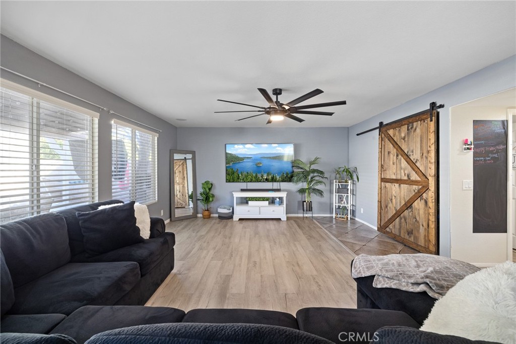 1553 W Holguin