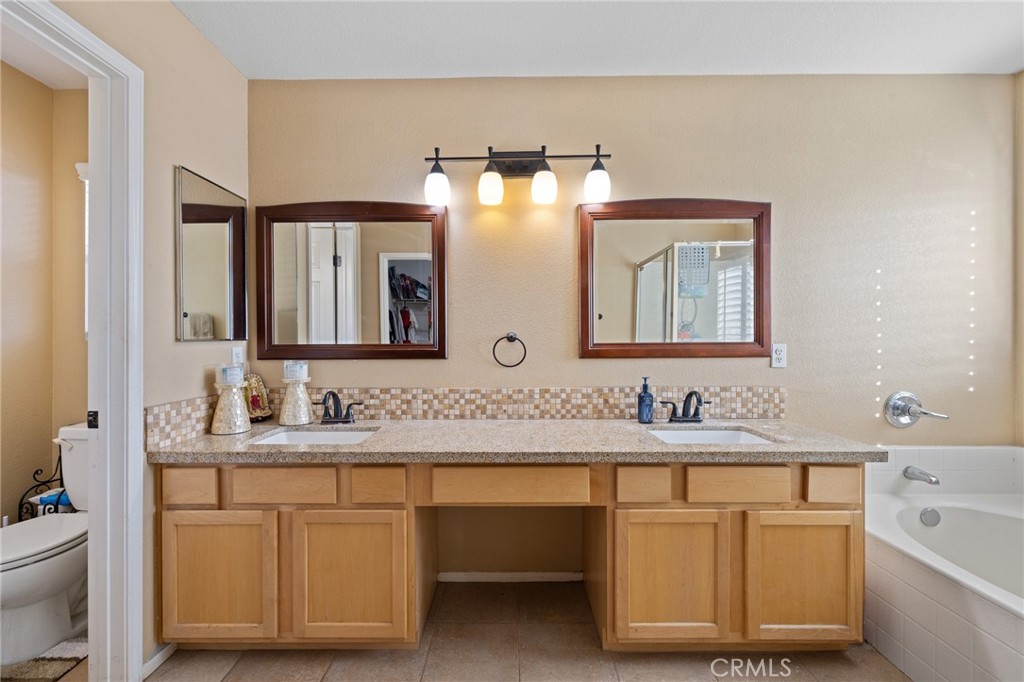 1553 W Holguin