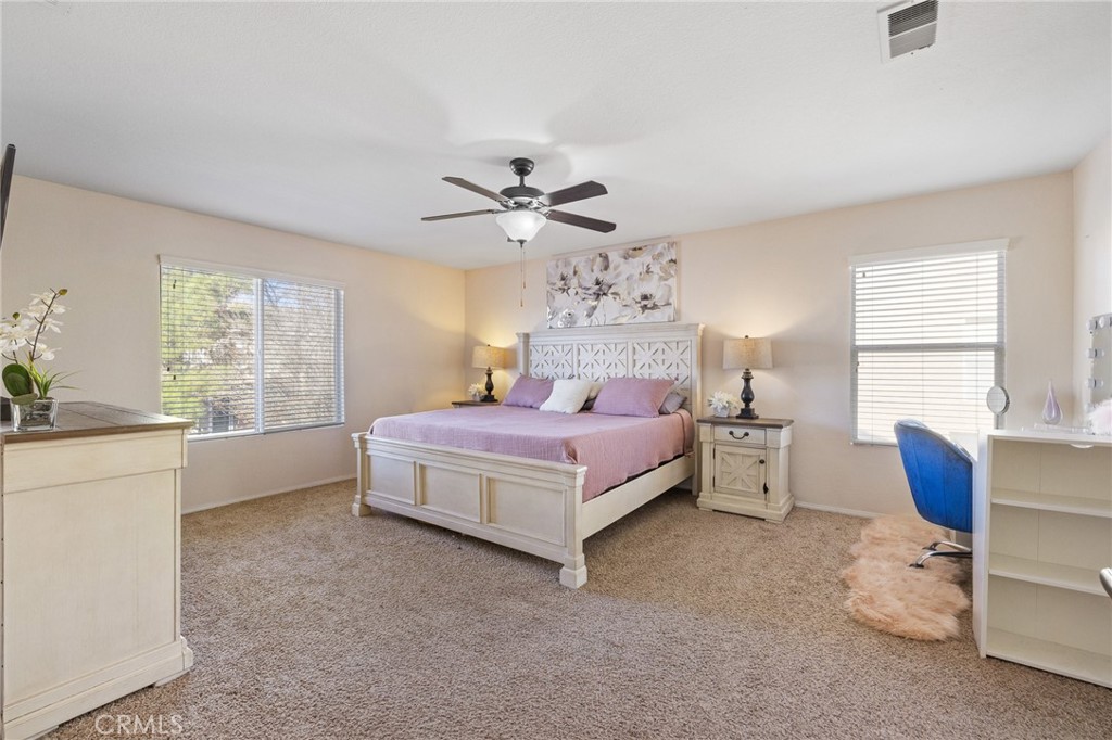 1553 W Holguin