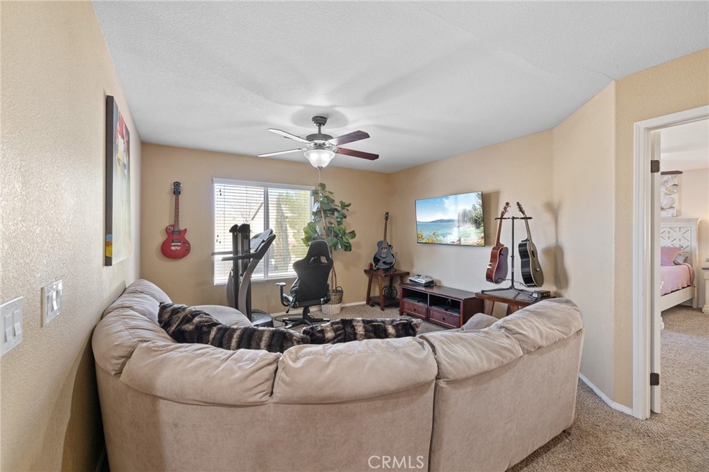 1553 W Holguin