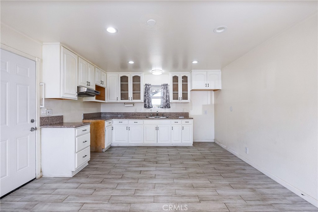 343 E Avenue J14