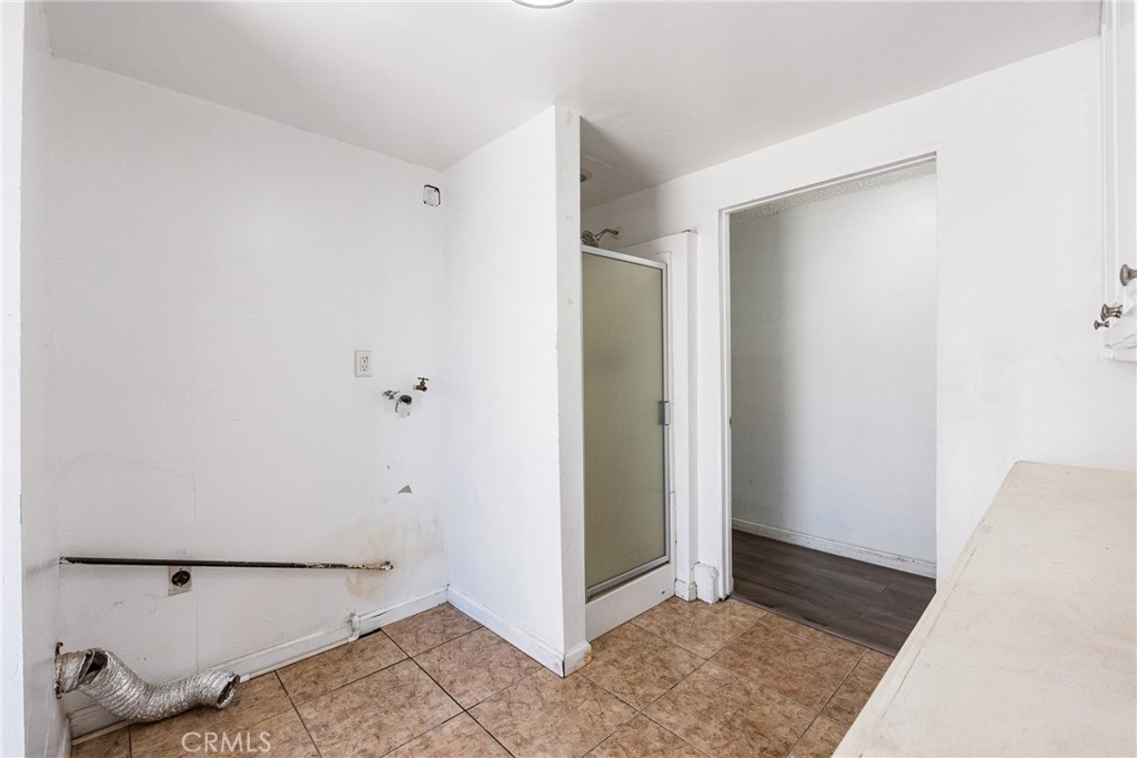343 E Avenue J14