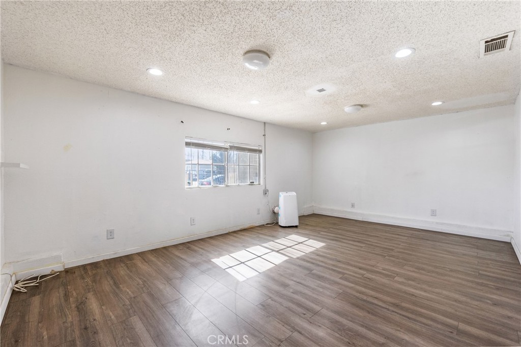 343 E Avenue J14