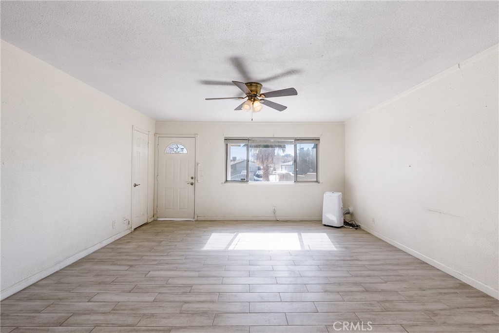 343 E Avenue J14