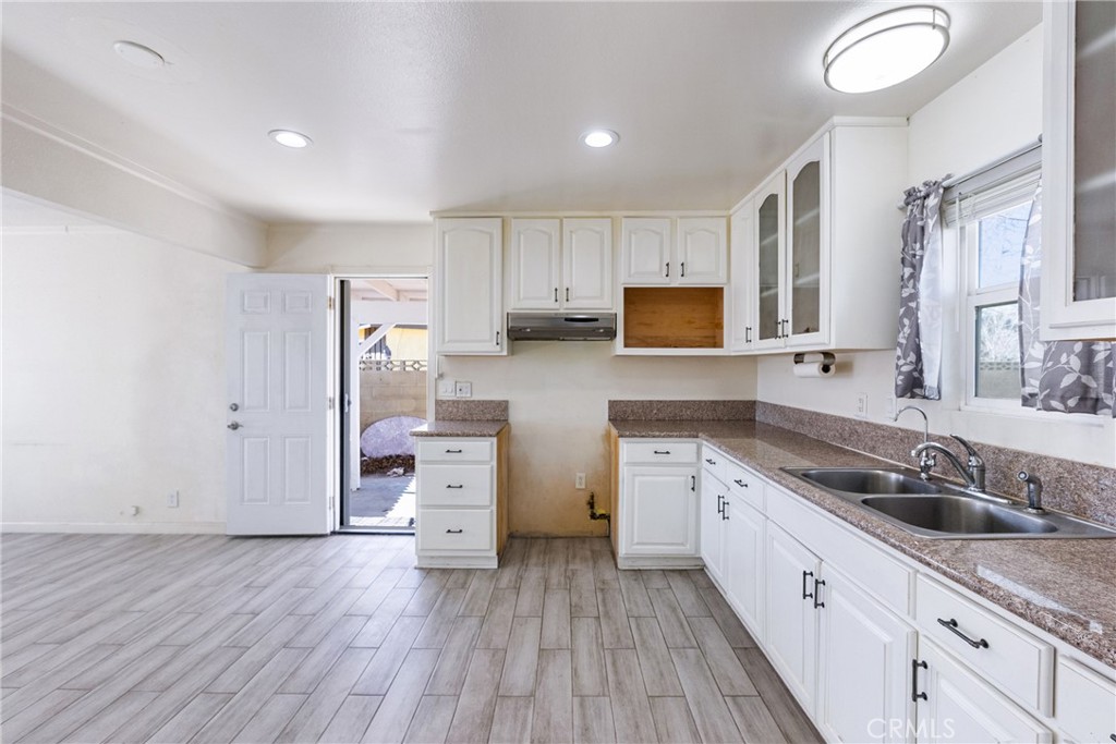 343 E Avenue J14