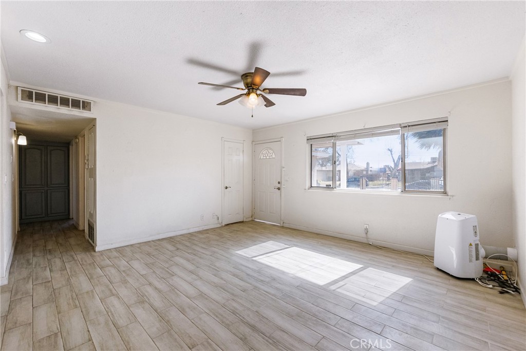 343 E Avenue J14