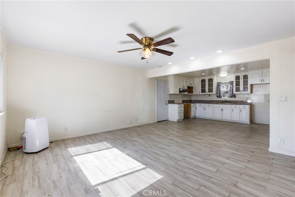 343 E Avenue J14